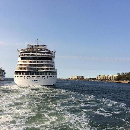 Apartmán Ferienhaus Am Yachthafen, Moewe Rostock Exteriér fotografie